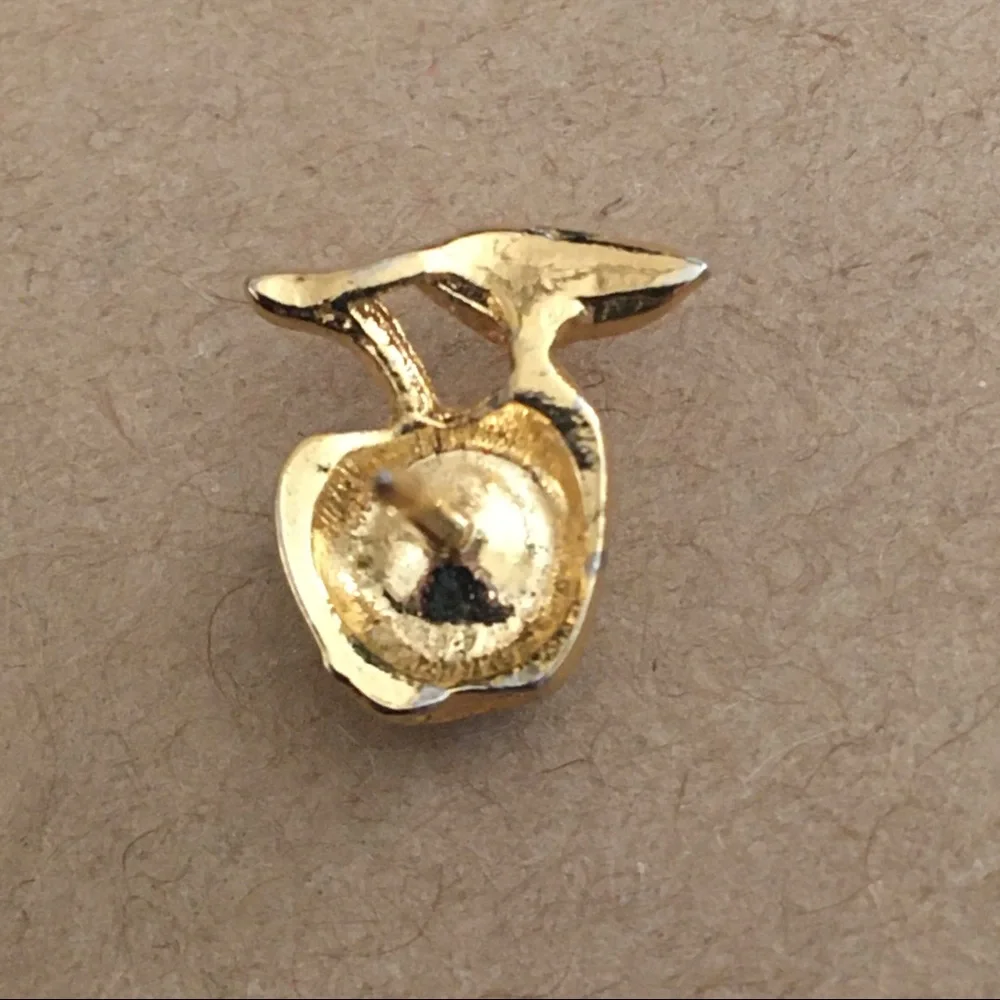 Vintage gold tone apple tac pin tie pin